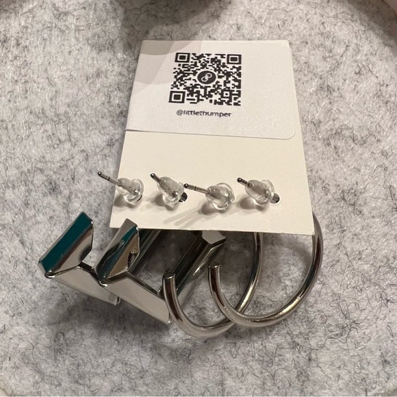 NWT Two Pairs of Sliver Small Round & Square Hoop Earrings - Picture 3 of 4